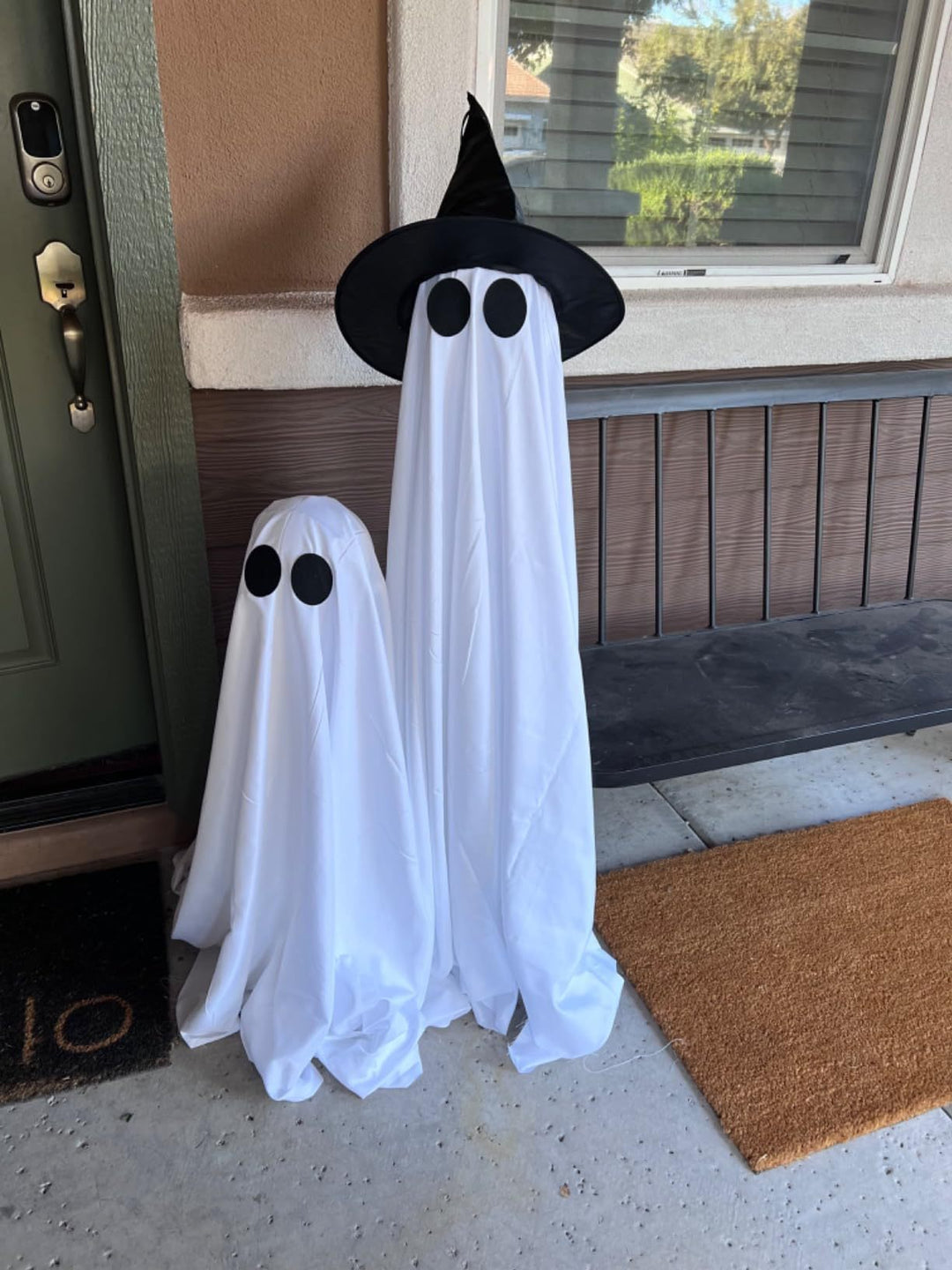 Glowing Ghost with Witch Hat – Spooky Halloween Yard & Porch Decoration