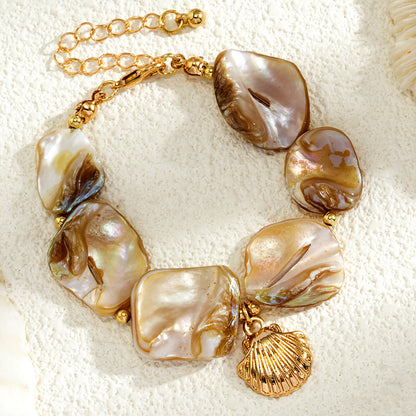 Dive into Elegance – The Ocean-Inspired Shell Bracelet