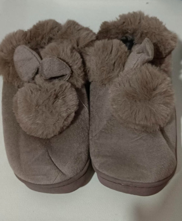 Snuggle into Cuteness with Bunny-Ear Winter Slippers