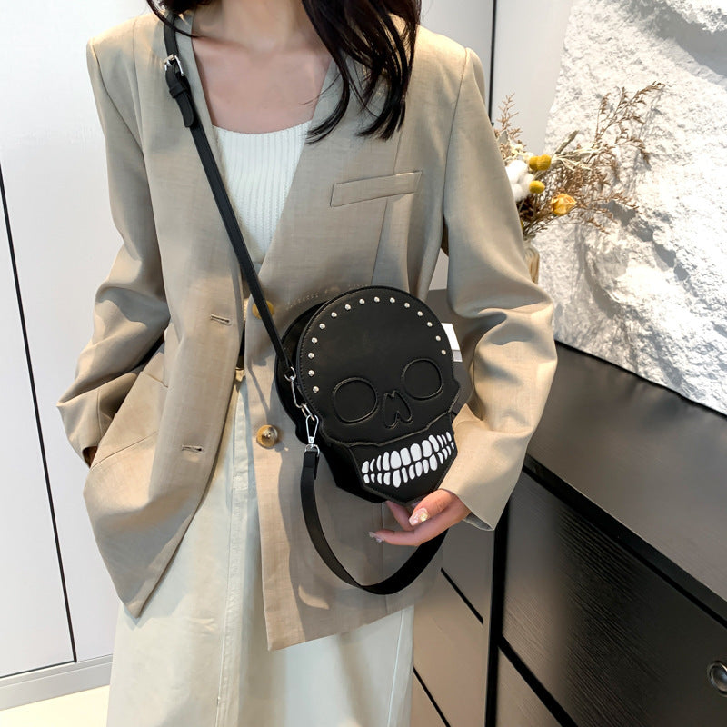 Skull Chic Crossbody – The Edgy Halloween Bag That Turns Heads