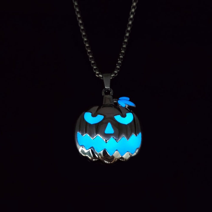 Glow-in-the-Dark Pumpkin Pendant Necklace – Spooky-Cute Halloween Vibes