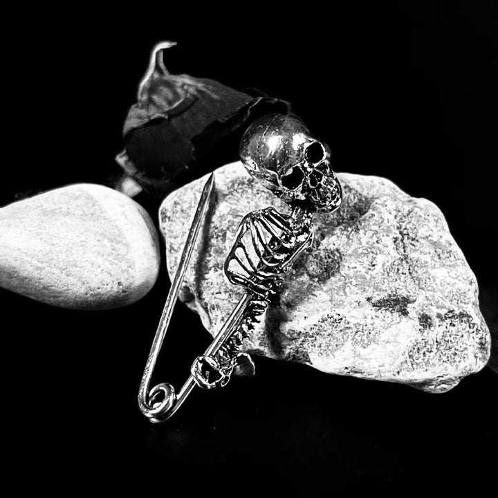 Vintage Skeleton Skull Brooch – Bold Gothic Pin for Halloween & Beyond
