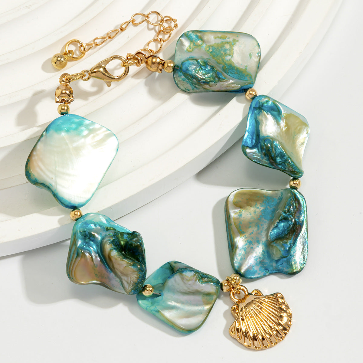 Dive into Elegance – The Ocean-Inspired Shell Bracelet