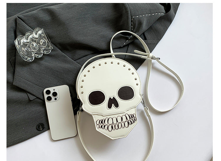 Skull Chic Crossbody – The Edgy Halloween Bag That Turns Heads