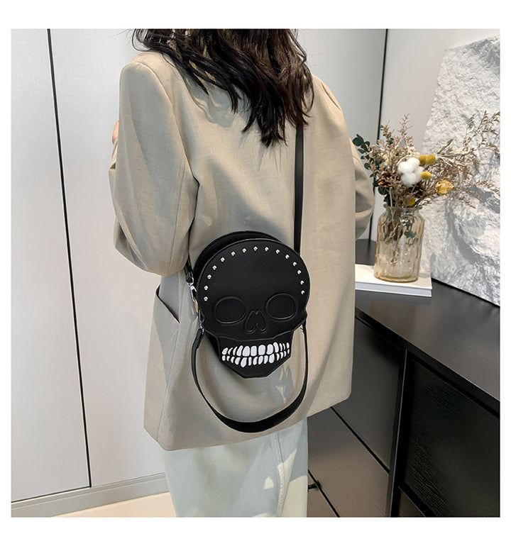 Skull Chic Crossbody – The Edgy Halloween Bag That Turns Heads