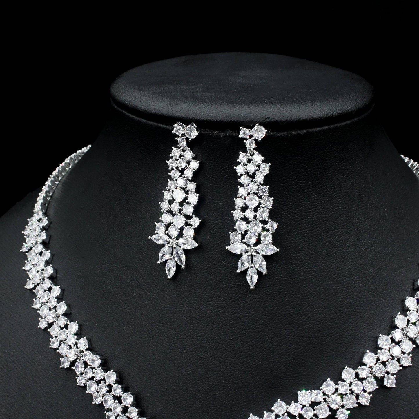 Exquisite Zircon Inlaid Necklace & Earrings Set – Dazzling Jewelry for Special Occasions - All Inclusive Family Treasures